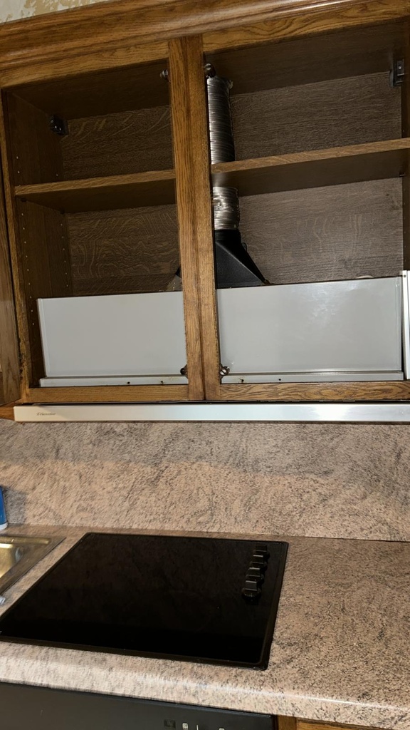 Stock Liège - Cuisine complète bois avec éléctros