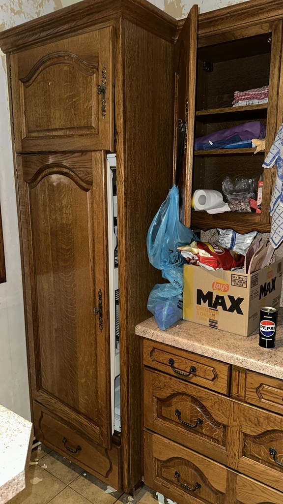 Stock Liège - Cuisine complète bois avec éléctros