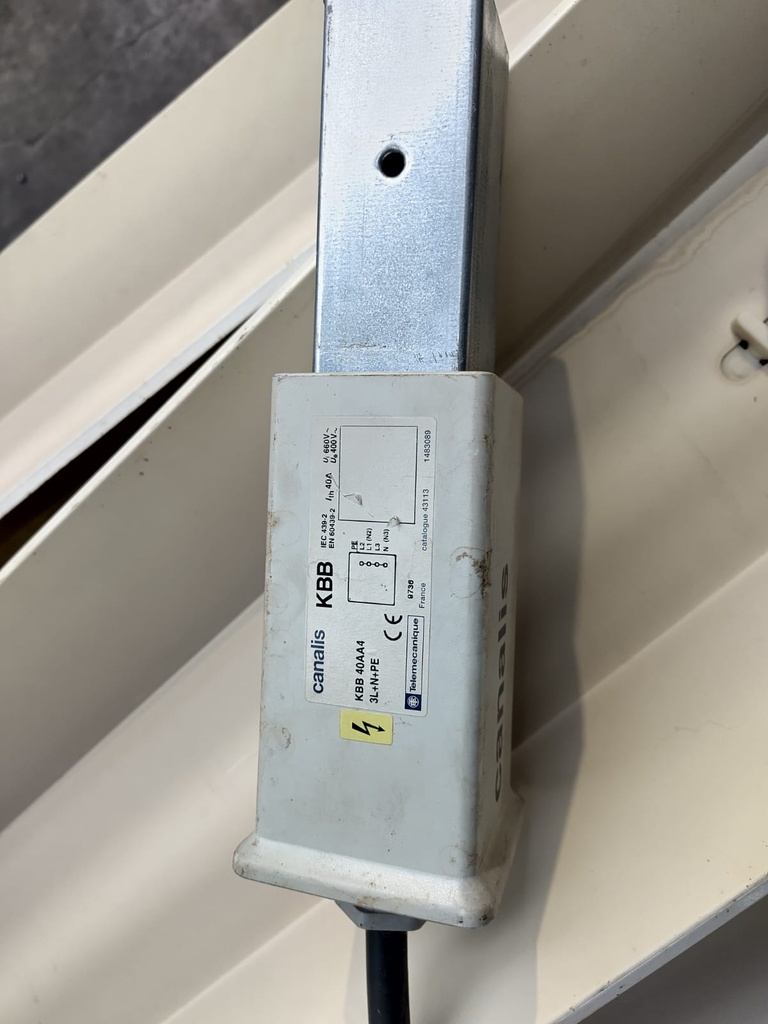 Stock Liège - Lot de canalis, luminaires et néons