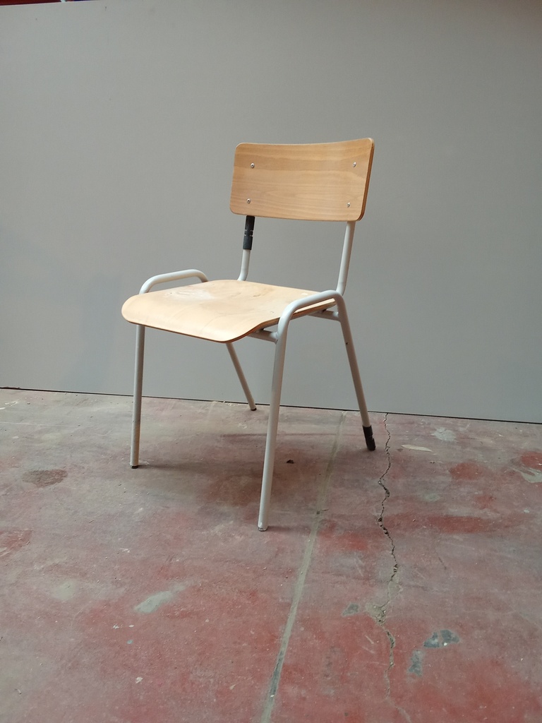 Chaise d'école en bois