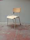 Chaise d'école en bois
