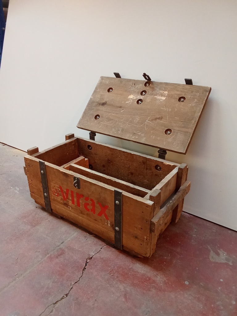 Caisse en bois Virax