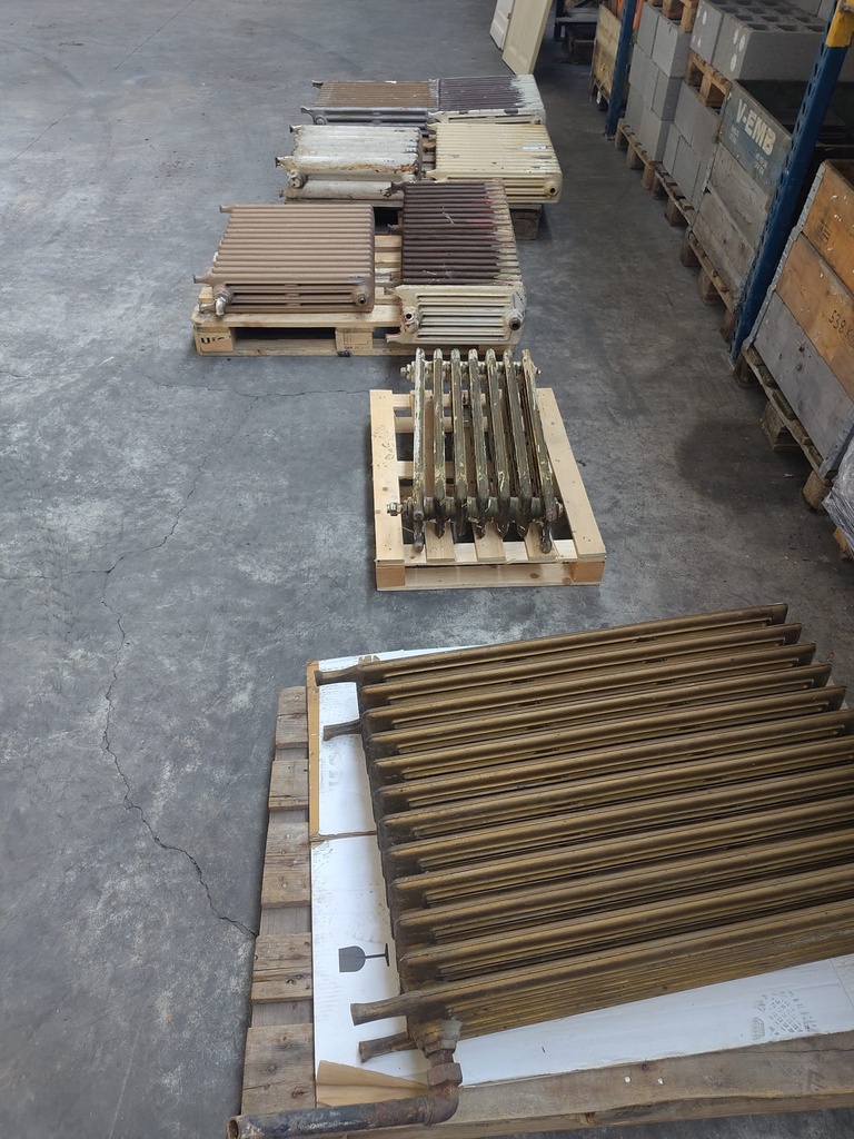 Stock Liège - Radiateur en fonte sur pied
