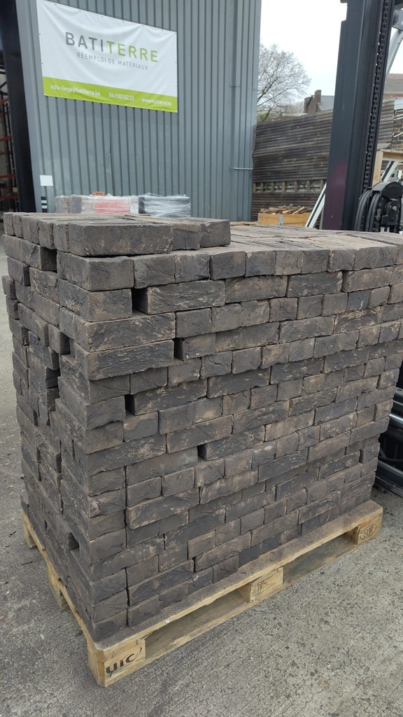 Stock Liège - brique noir de parement Vandersanden