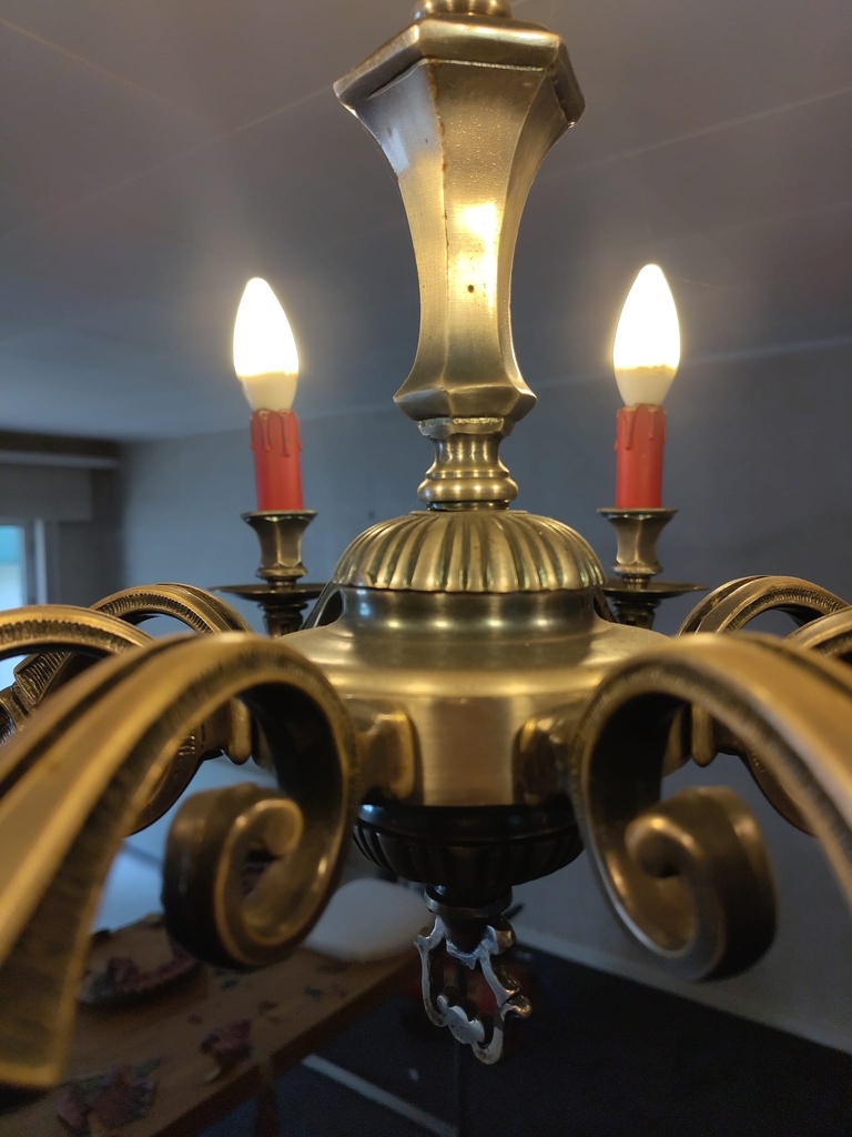 Lustre ancien en laiton à 8 bras – style classique (L) 
