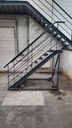 Escalier droit en acier sur roulettes
