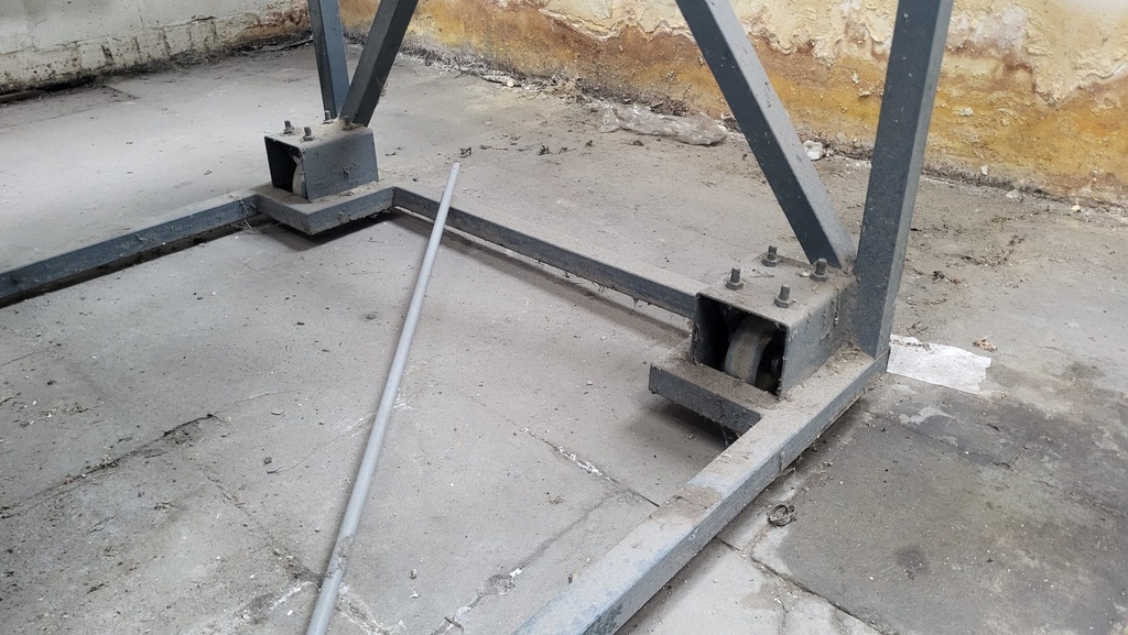 Escalier droit en acier sur roulettes