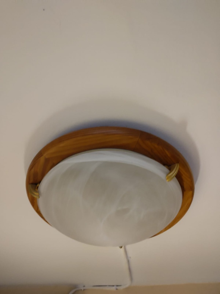 Plafonnier rond moderne – verre marbré et contour bois (L) 