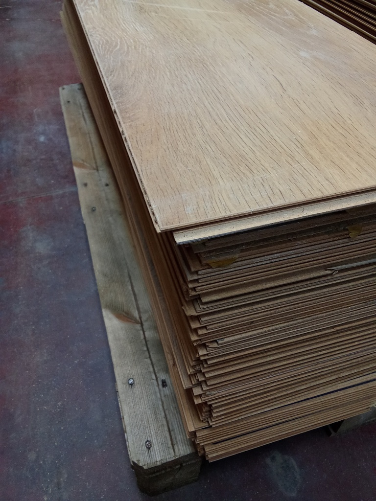 Plancher stratifié - Imitation chêne (1380*245)