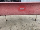 Banc plastique rouge pied métallique (L)
