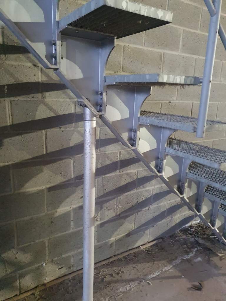 Escalier galvanisé 16 marches et palier