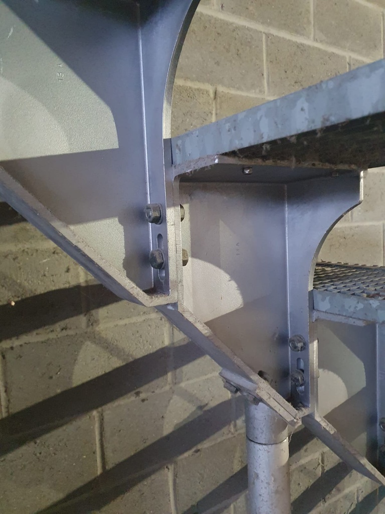 Escalier galvanisé 16 marches et palier