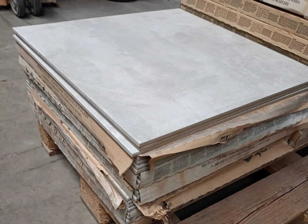 Space gris 60x60 (3).webp