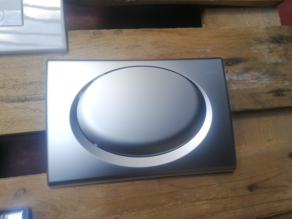 Plaque de commande (chasse d'eau)