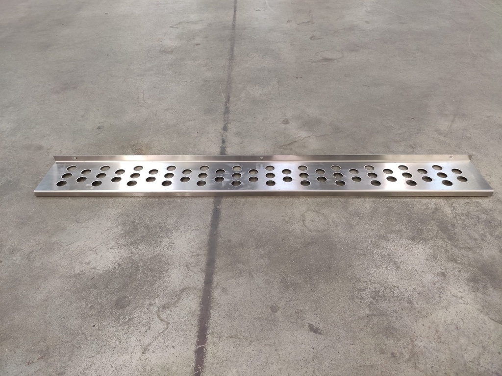 Étagère en métal perforé (inox)
