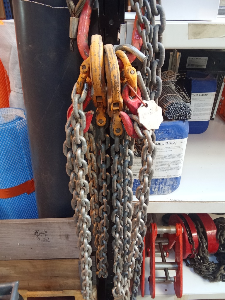 Chaîne de levage avec crochets de sécurité