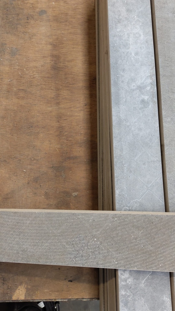 Plinthe en céramique grise (L) 