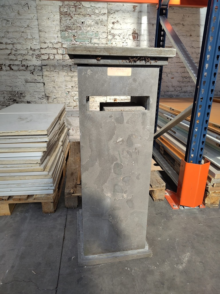 Boite aux lettres en pierre bleue  (L)