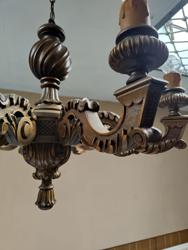 Grand lustre en bois sculpté à 5 bras – style baroque (L) 
