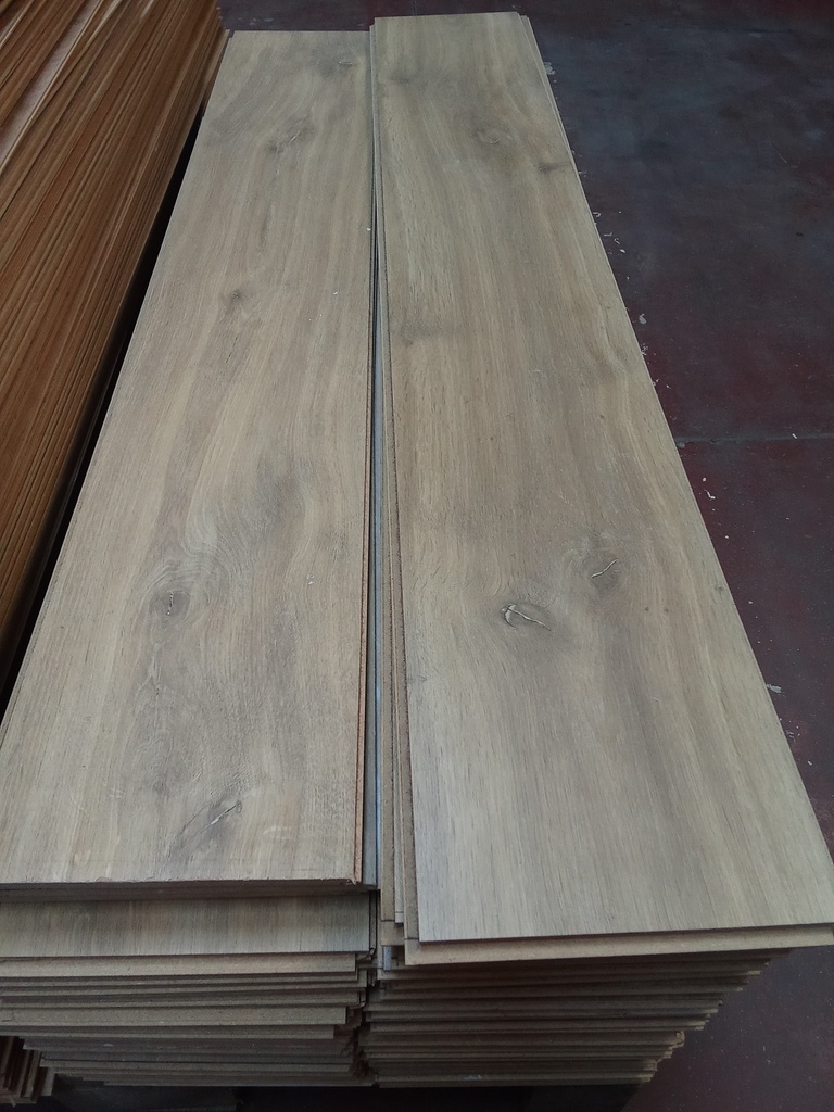 Plancher stratifié - Imitation chêne (1200*190)