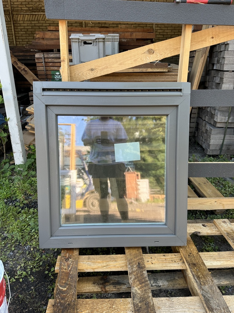 Châssis neuf Aluplast i4000 avec aérateur 855*870