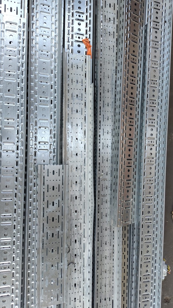 Chemin de câble en tôle perforée (L)