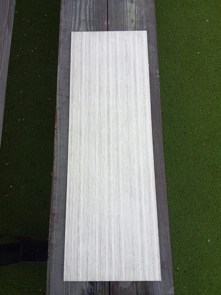 Carrelage rainuré ton gris