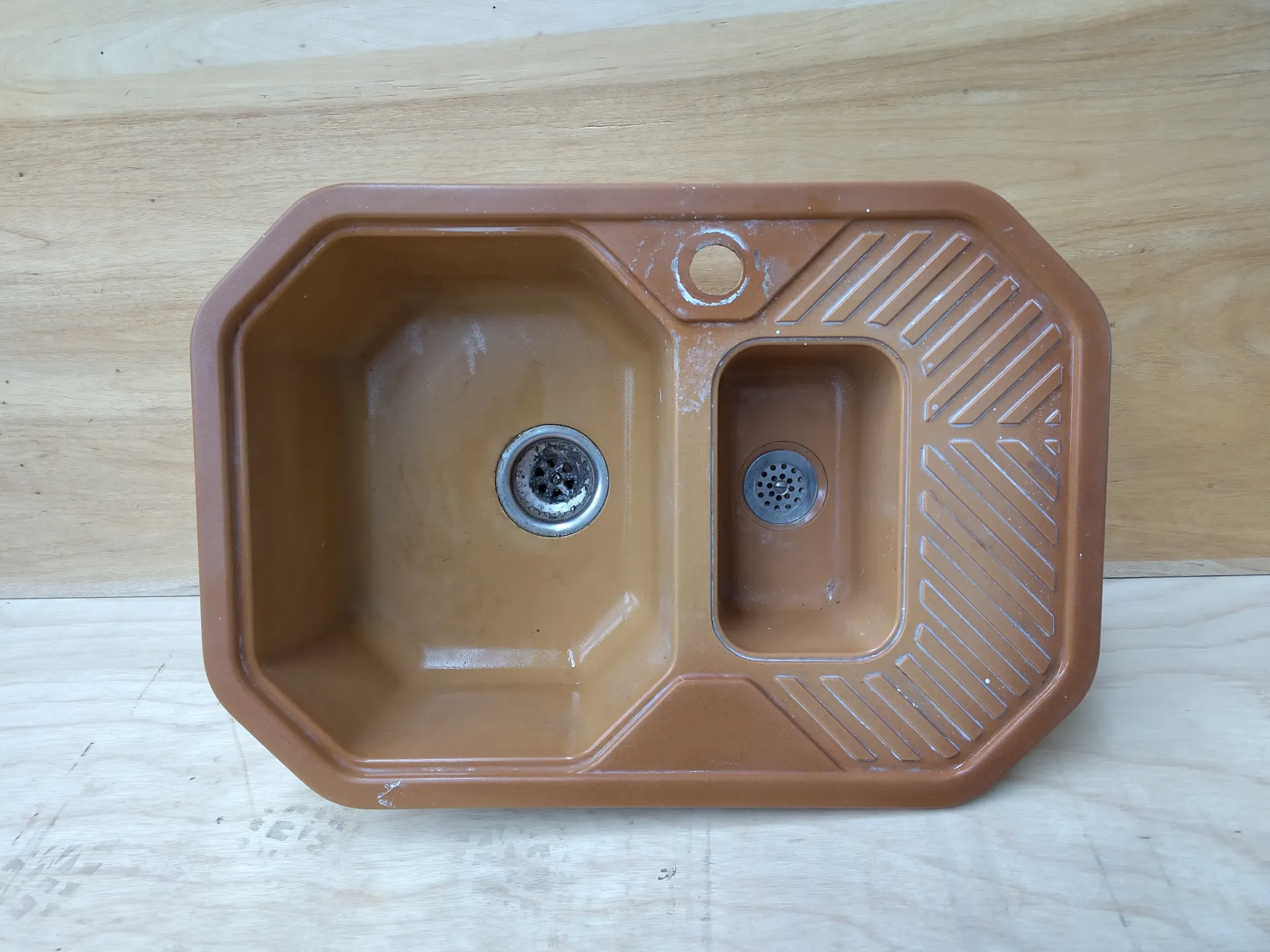 Evier brun 72x50x20 cm (L)