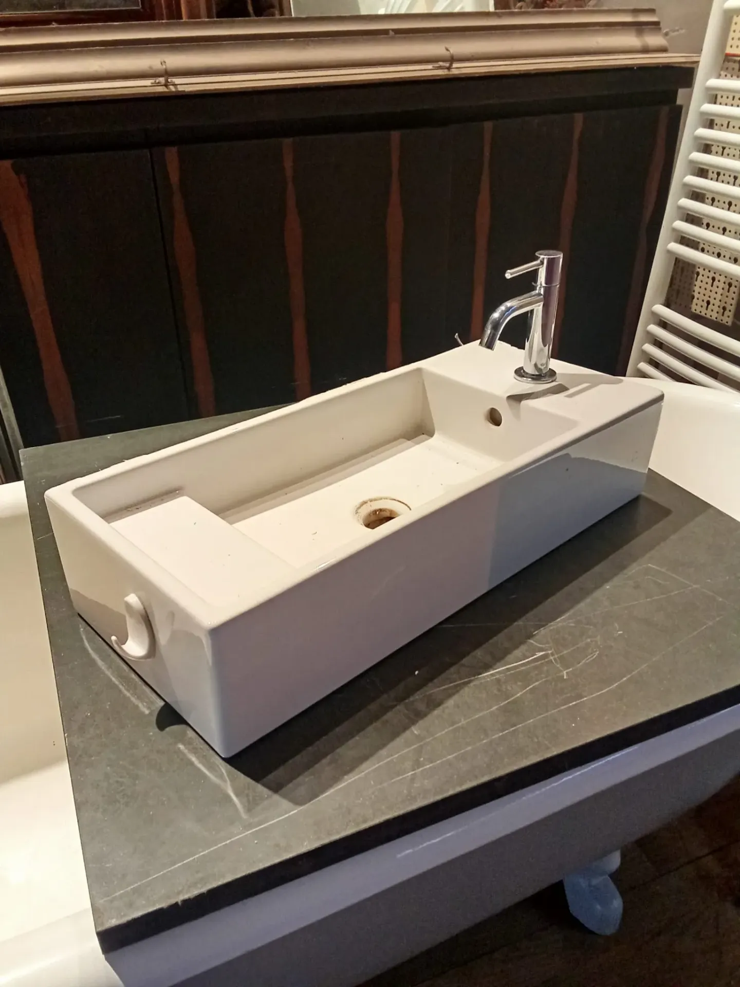 Lavabo lave-mains rectangulaire 620*270*140