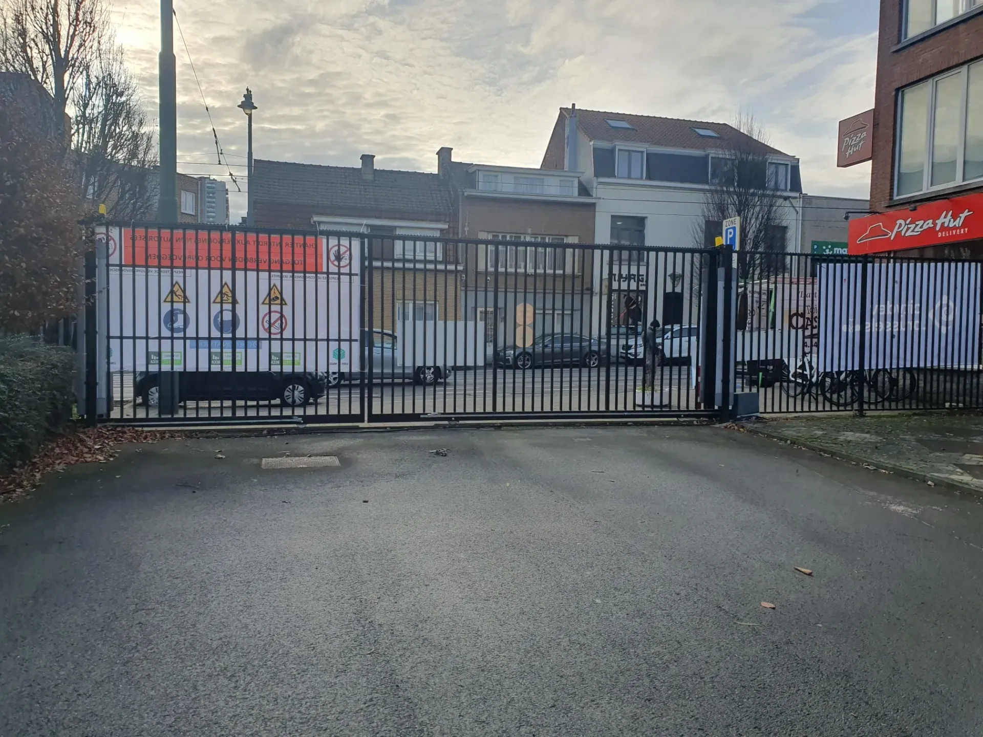 Portail industriel coulissant sur rail (ouverture 8m)