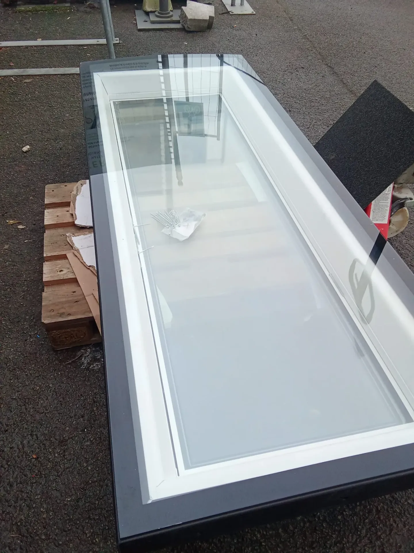 Fenêtre de toît plat Velux avec store