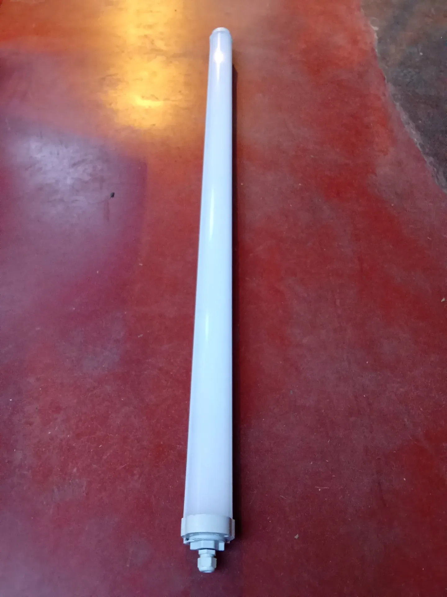 Luminaire LED type TL (Opple Led Waterproof Performer G3)