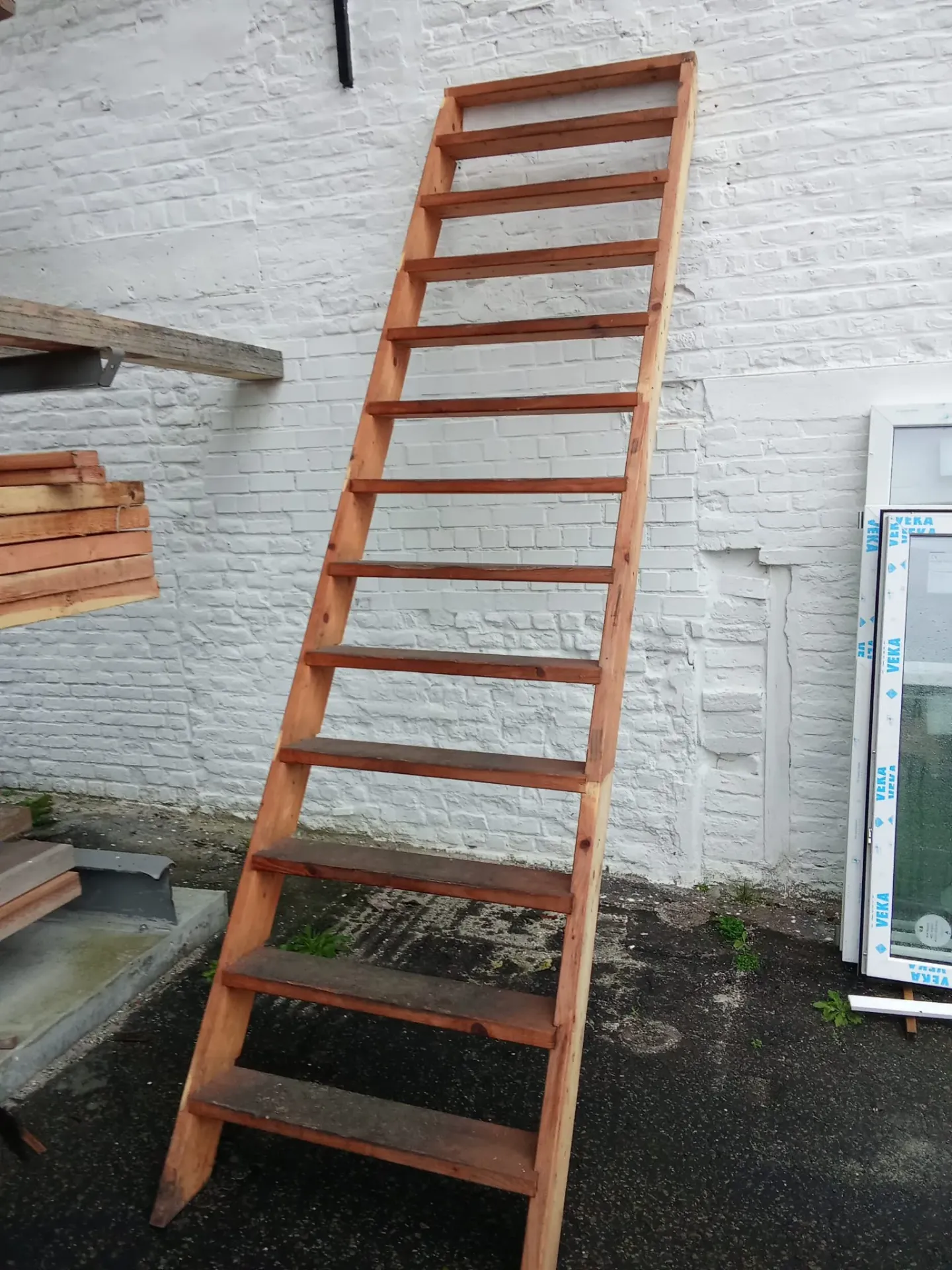 Escalier 13 marches en résineux