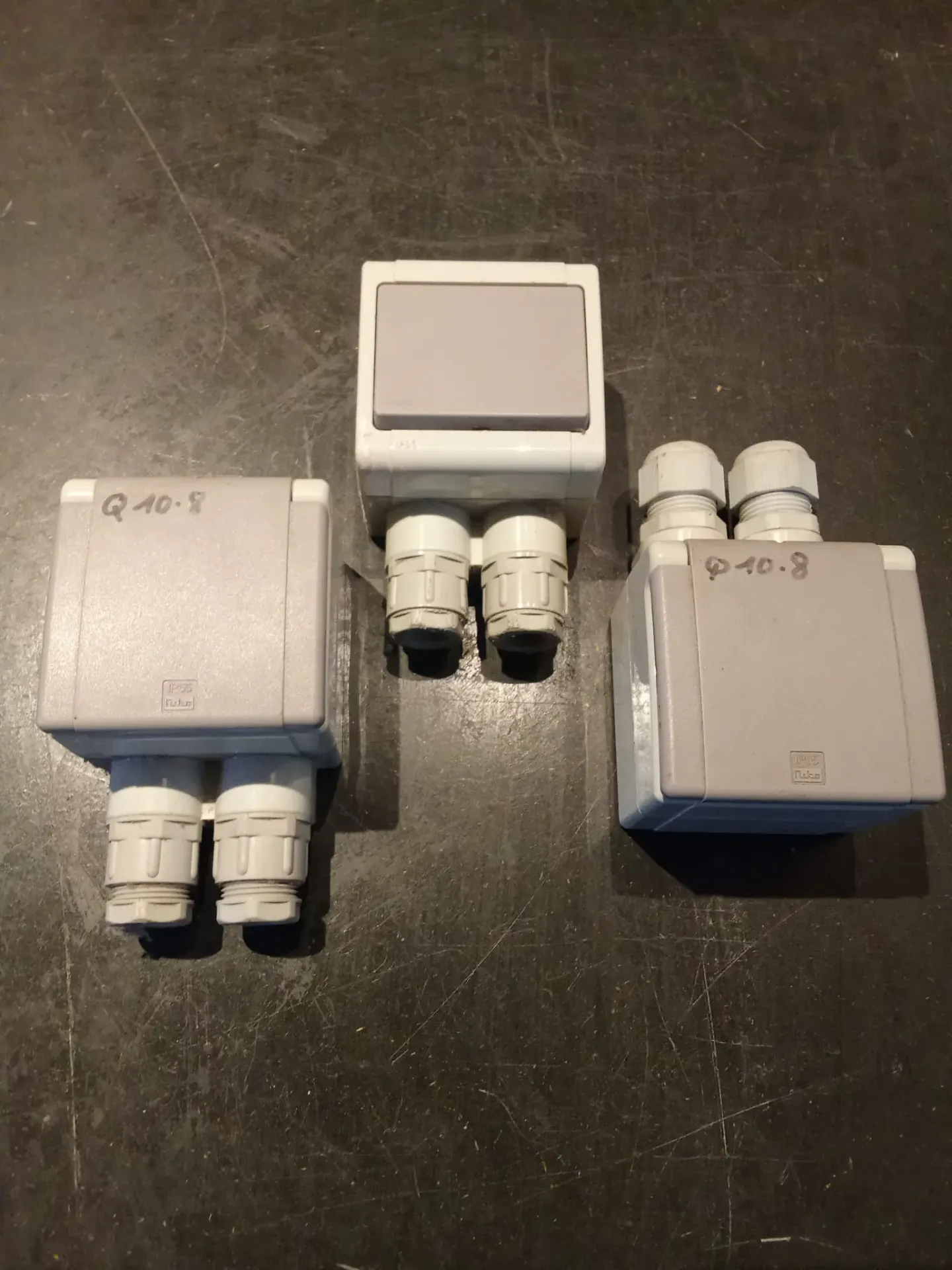 Prise et interrupteur simple niko IP55 (ancien modèle)