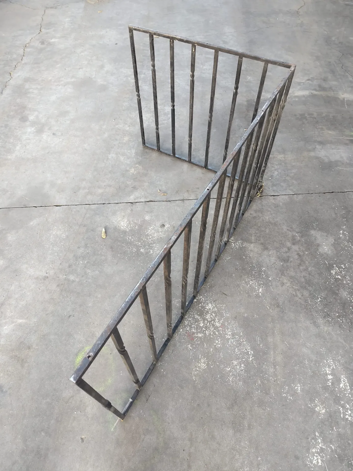 Garde corps acier en "L" 215x70x1,5 cm (L)