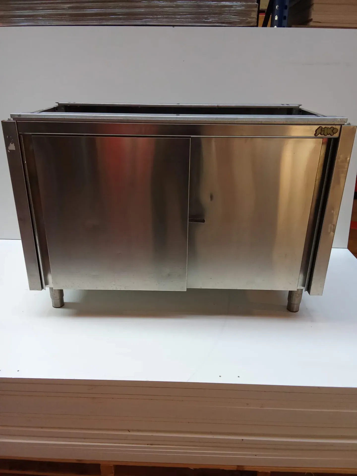 Meuble bas en Inox avec portes