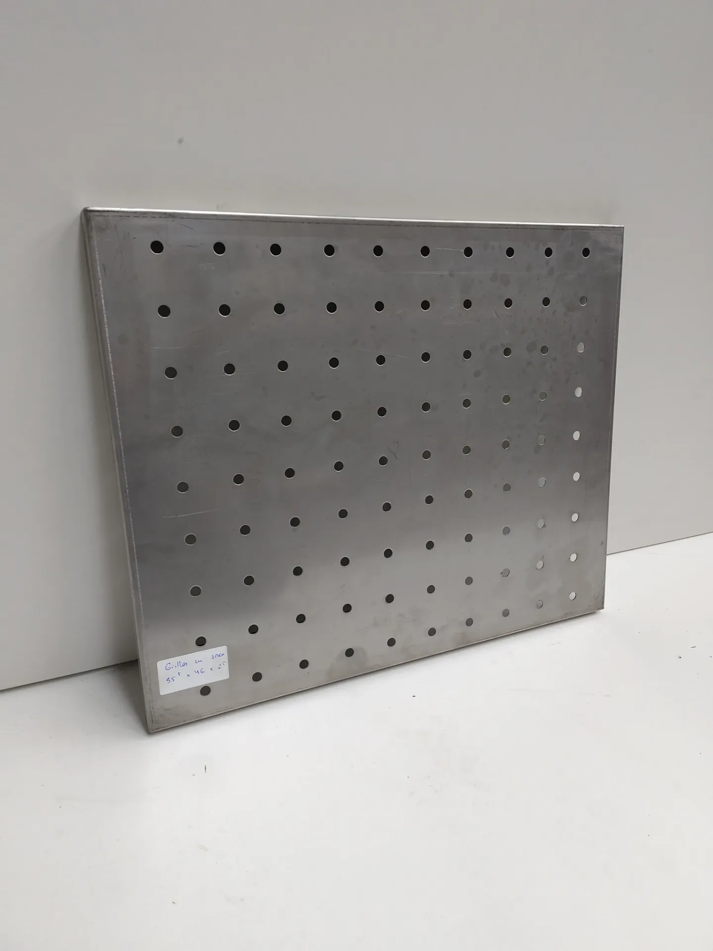 Plaque perforée inox 55,5x46x2,5 cm (L)