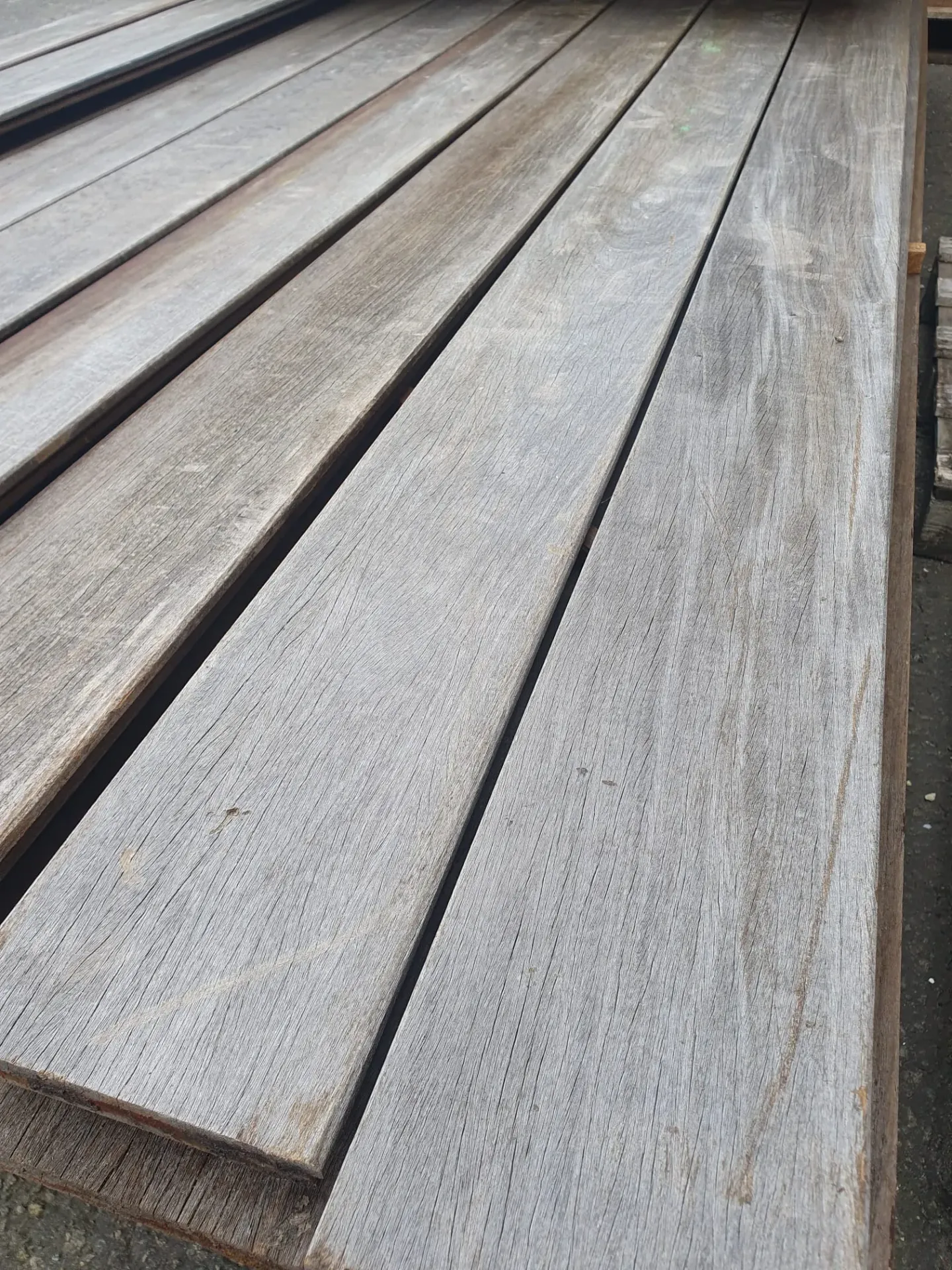 Planche de terrasse lisse en Ipé