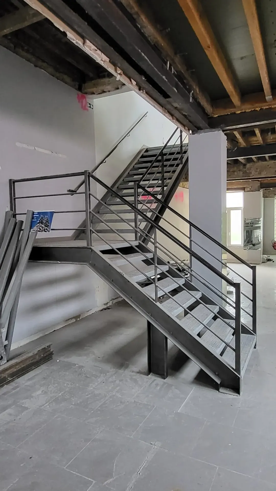 Escalier métallique un quart tournant