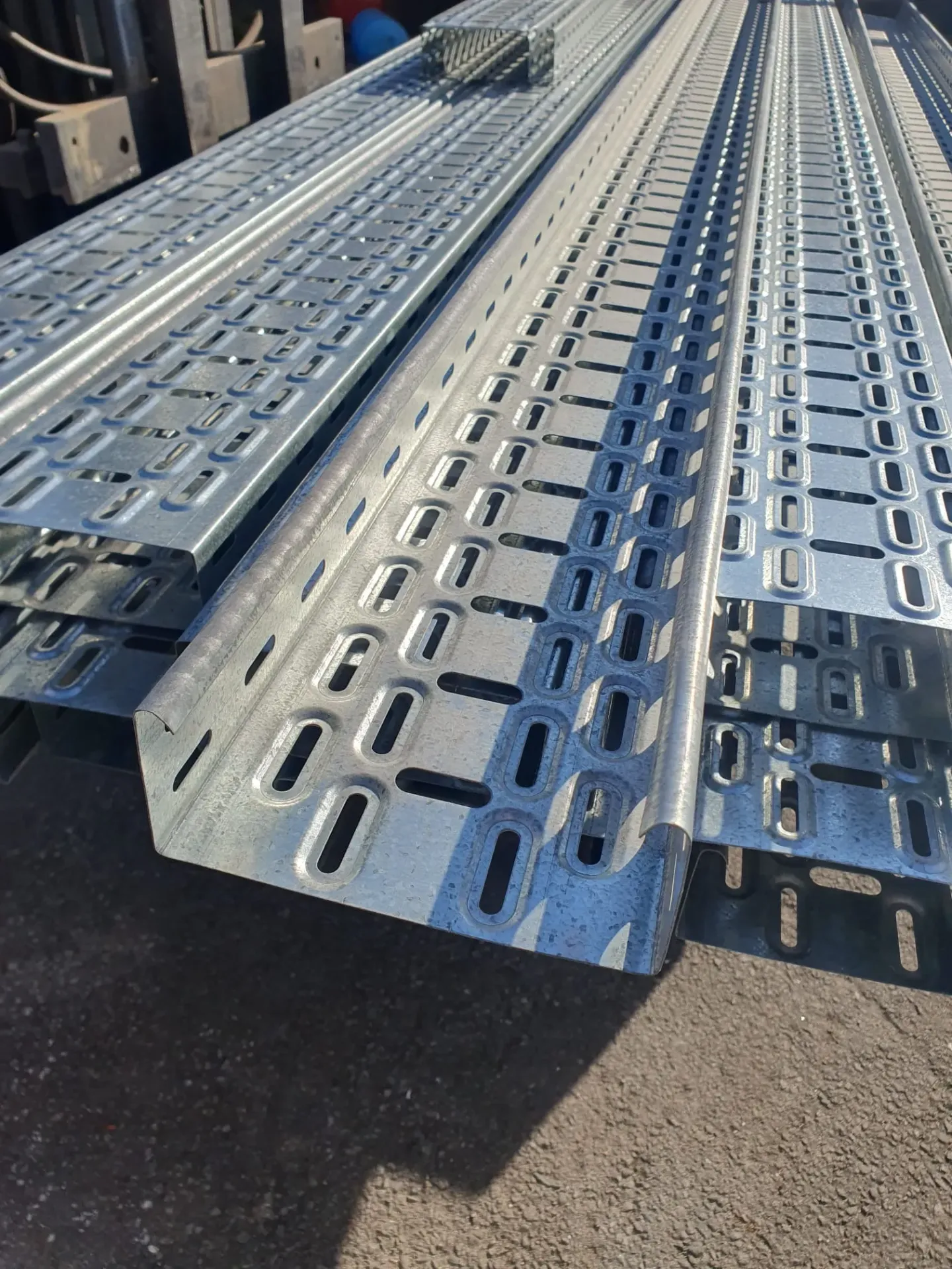 Chemin de câble câble 150mm avec supports