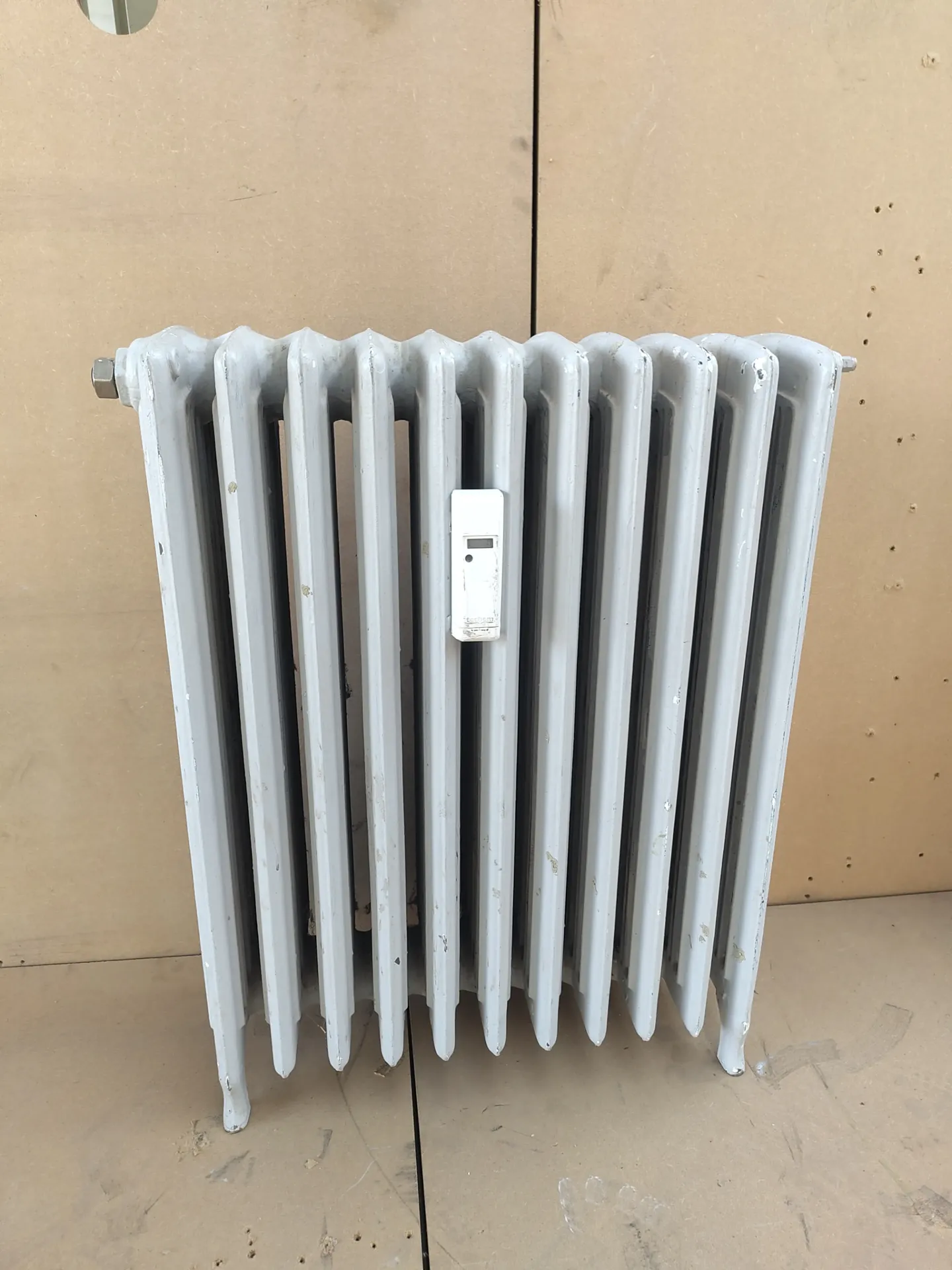 Radiateur sur pied en fonte 75x60x22 cm (L)