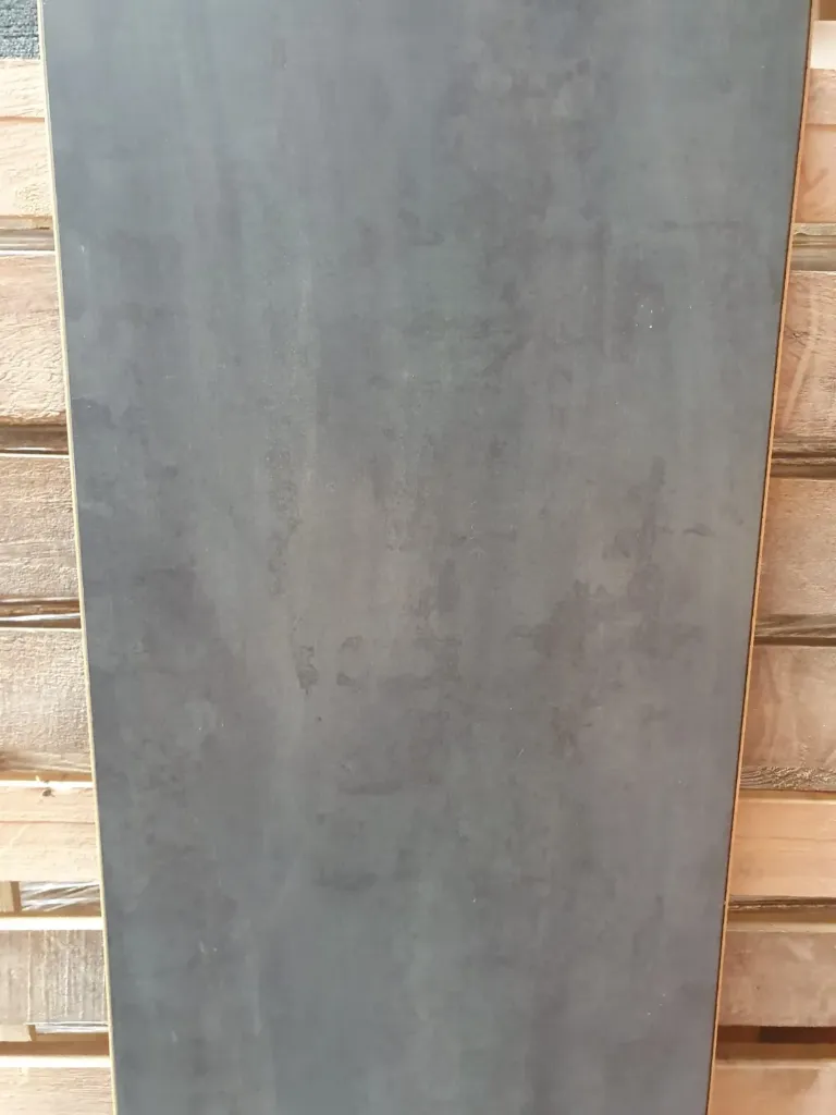 Plancher stratifié Parador acier brut texture huilée