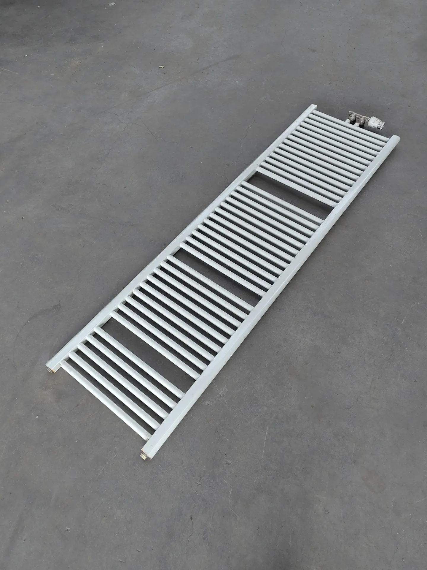 Radiateur sèche serviette 180x50x3 cm (L)
