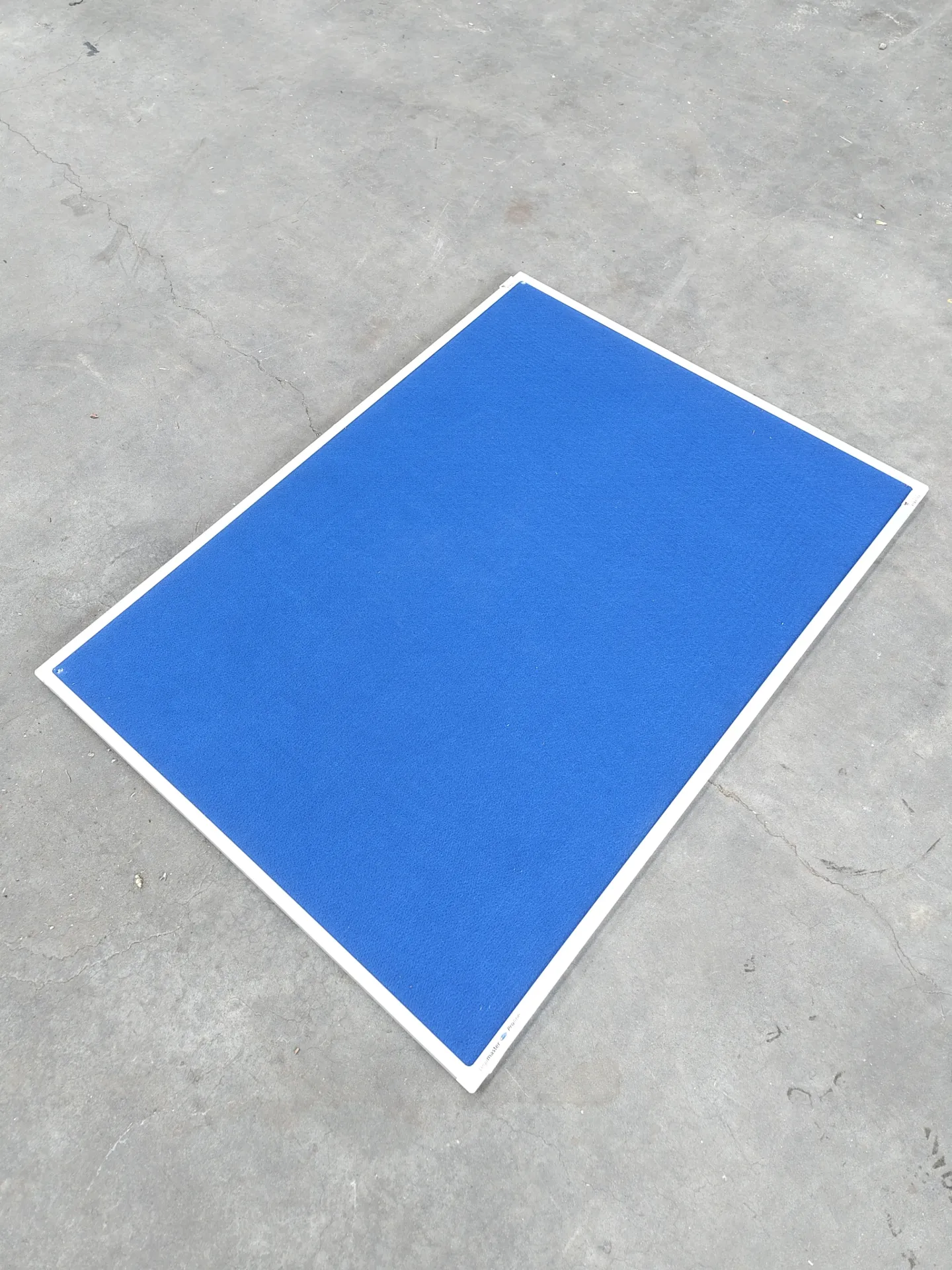 Tableau à épingler cadre en aluminium (L)