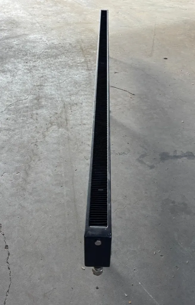 Radiateur plinthe à eau chaude avec grille 240×33×7 cm (L)