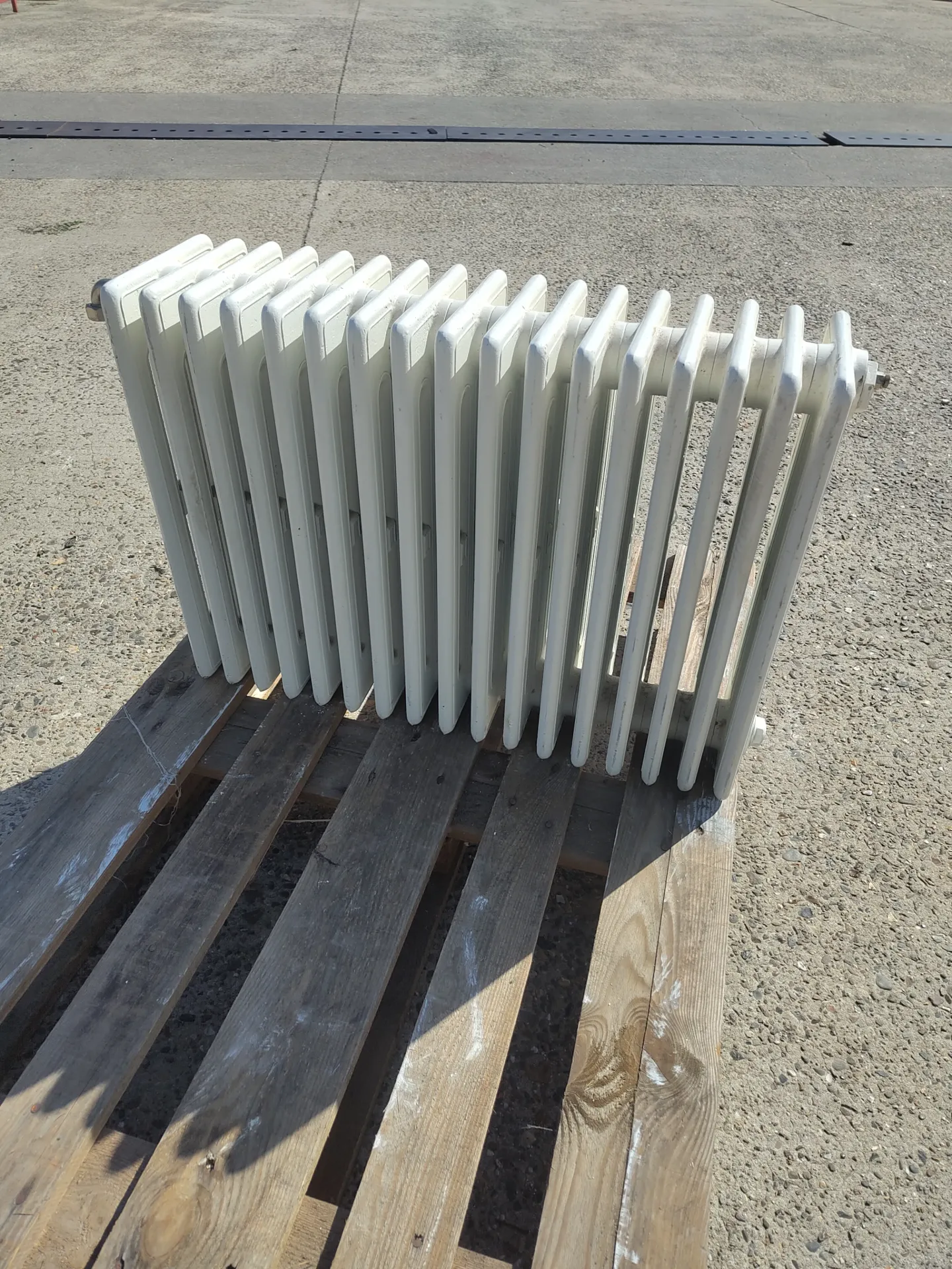 Radiateur suspendu en fonte 77x52,5x20 cm (L)