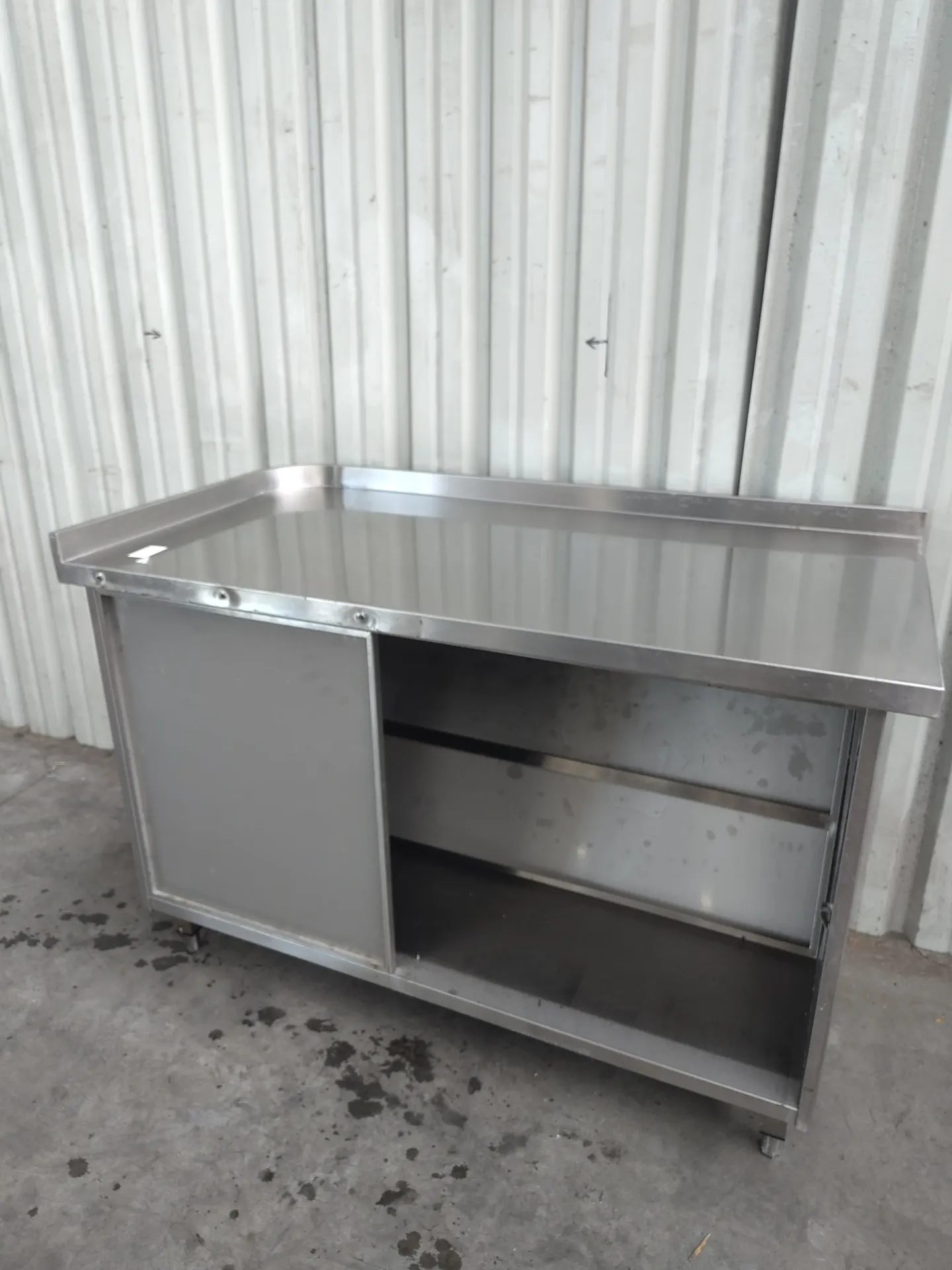 Armoires de travail inox (L)