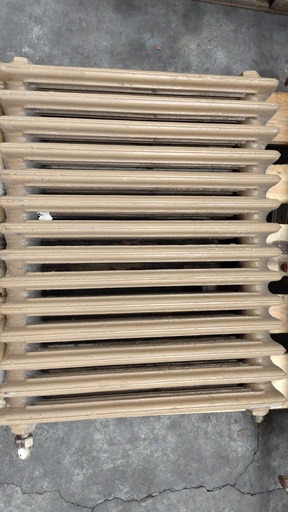 Radiateur sur pied en fonte (L)