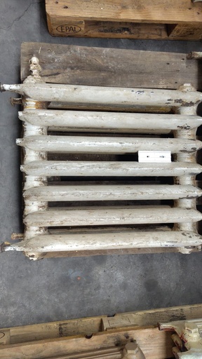 Radiateur sur pied en fonte (L)