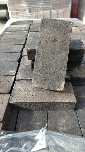 Brique noir de parement (L)